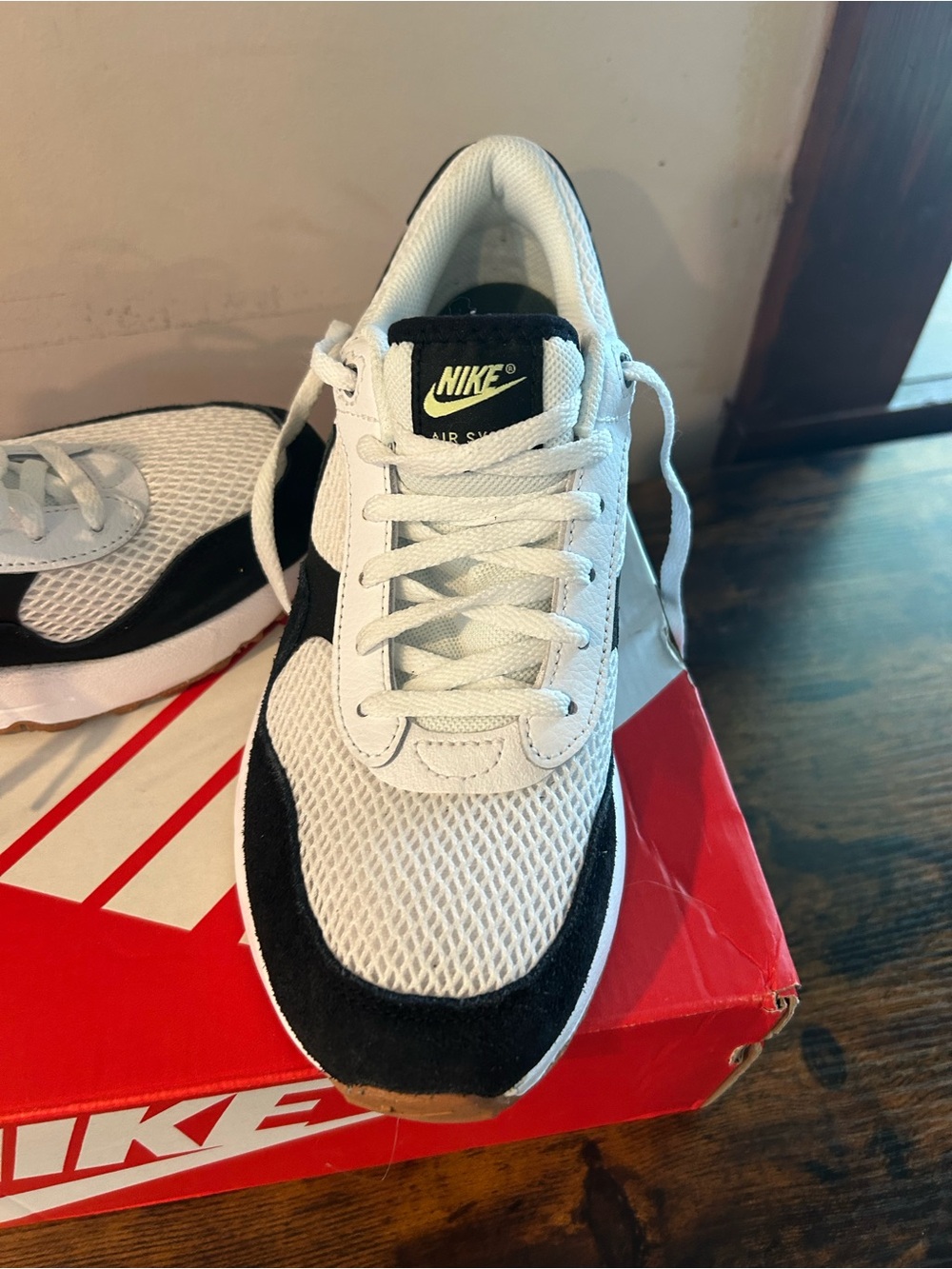 Nike Air Max-!White, Green and Black Mesh Lace-Up Sneakers. 🔥 shoes!
